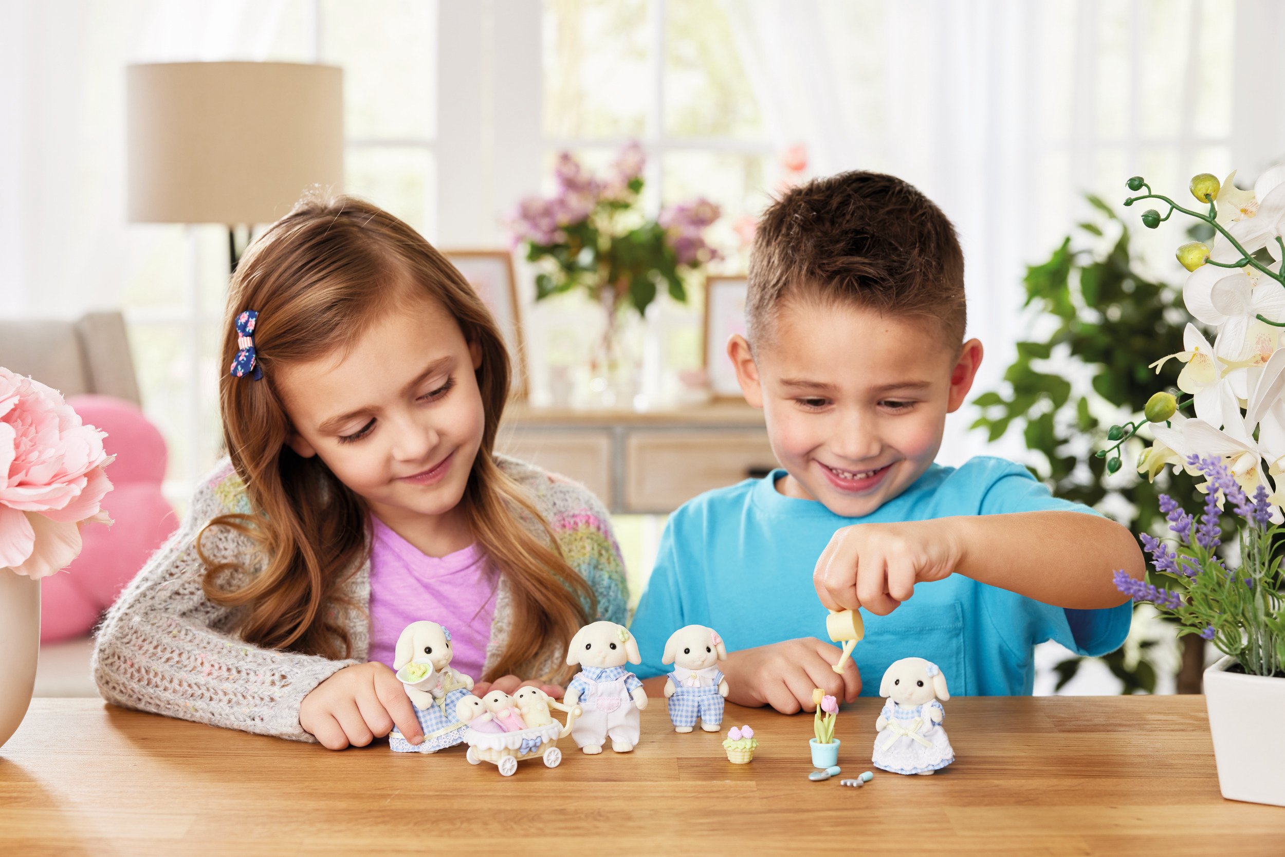 Sylvanian Families - Flora Rabbit Family (5735)