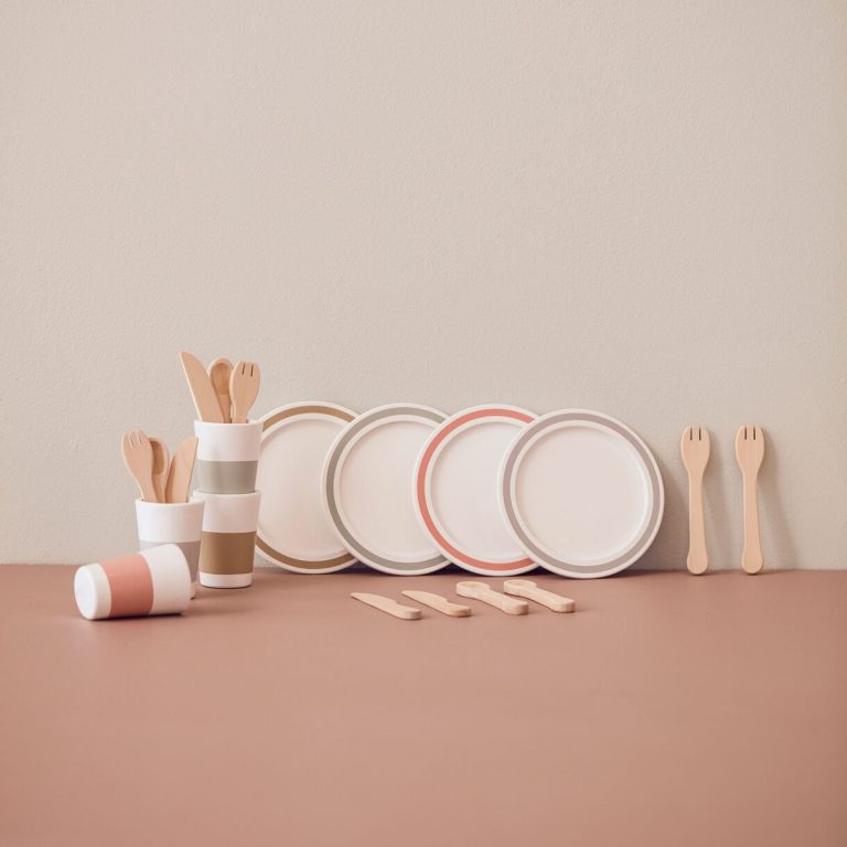 Kids Concept – Dinnerware 4 play set – BISTRO (1000565)