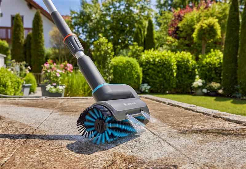 Gardena - GARDENA Battery Multi Cleaner AquaBrush Universal, for horizontal/vertical cleaning