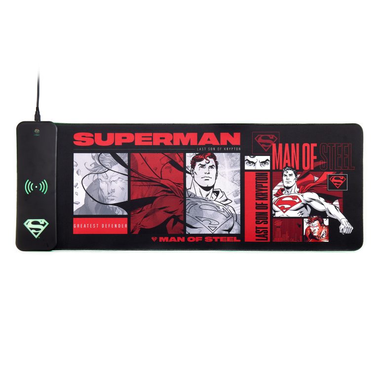 Numskull Superman – Oversize Gaming Mat & Mobile Charger