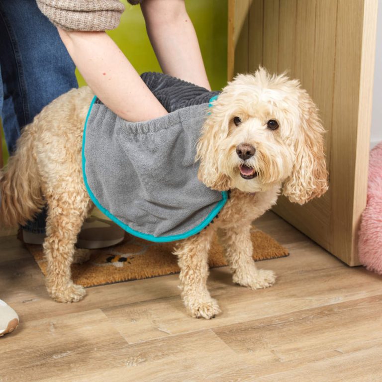 Beldray LA036164UFEU7 Anti-bac Pet Drying Towel With Pockets
