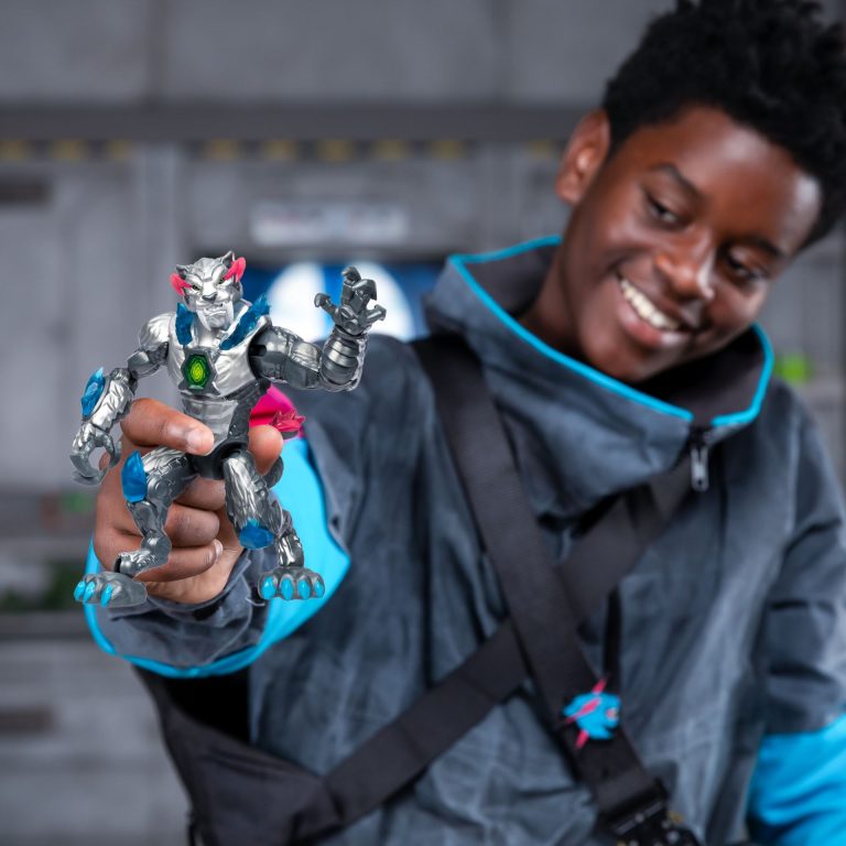 MR. BEAST LAB – Mutator Action Figs -Metalic Panther (20347)