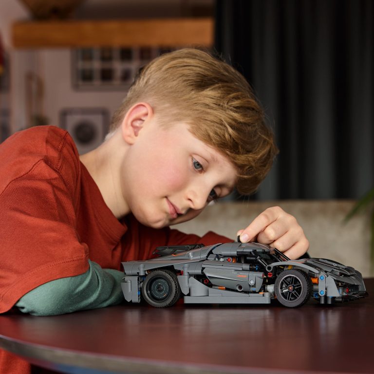 LEGO – Technic – Koenigsegg Jesko Absolut Grey Hypercar (42173)