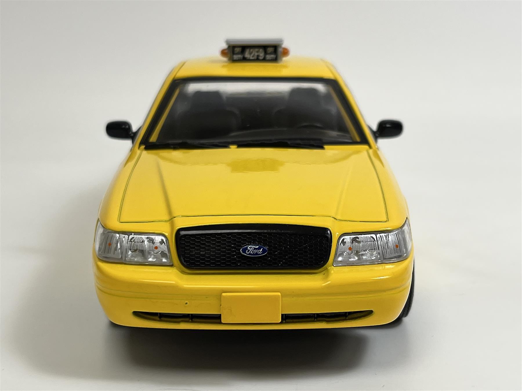 Greenlight Collectibles - 1/24 Creed (2015) - 1999 Ford Crown Victoria Philly Taxi