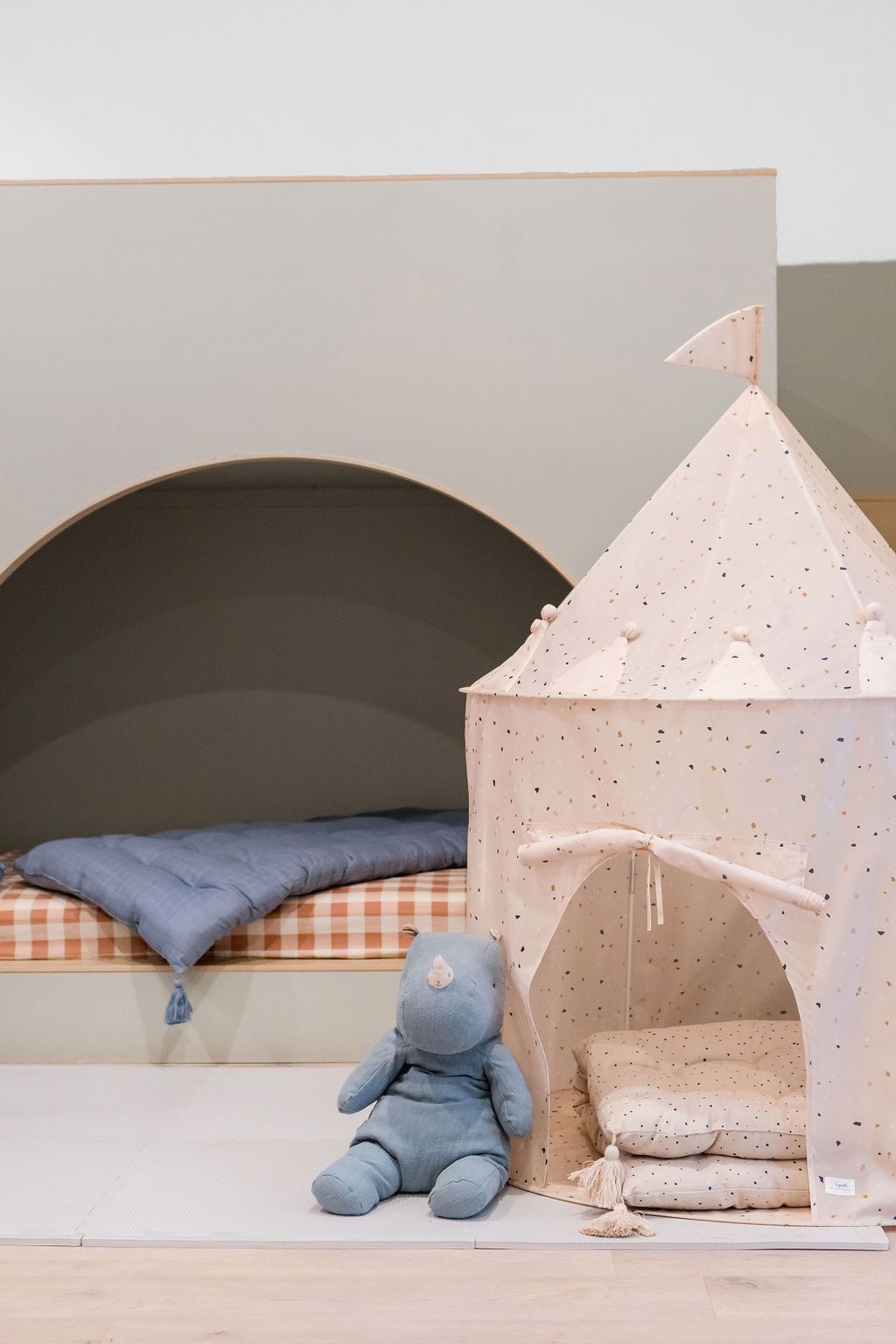 3 Sprouts - Playtent - Terrazzo / Almond (ITNTAL)