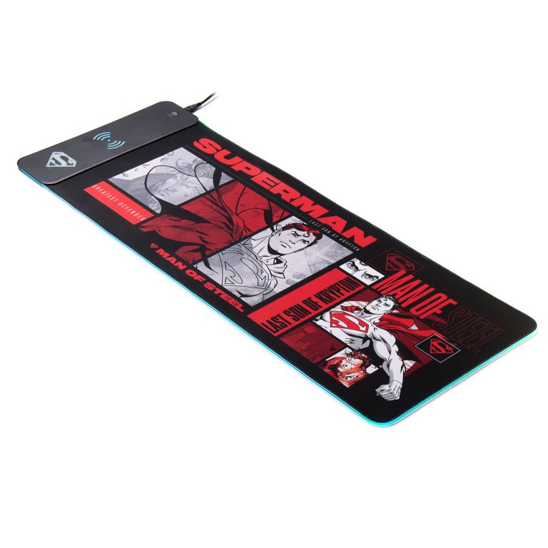 Numskull Superman – Oversize Gaming Mat & Mobile Charger