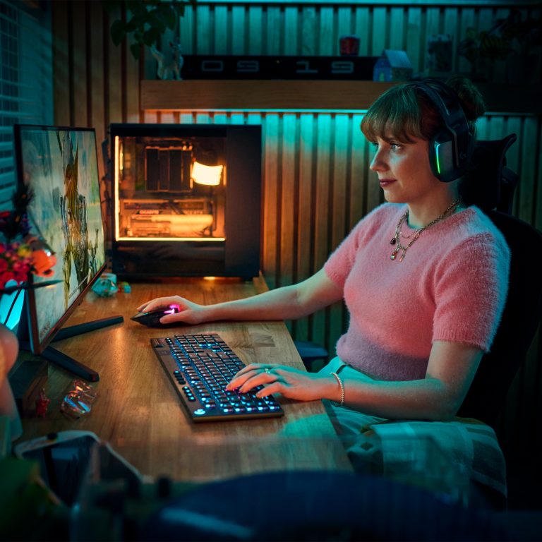 Logitech – G915 X LIGHTSPEED Low-Profile Wireless Gaming Keyboard