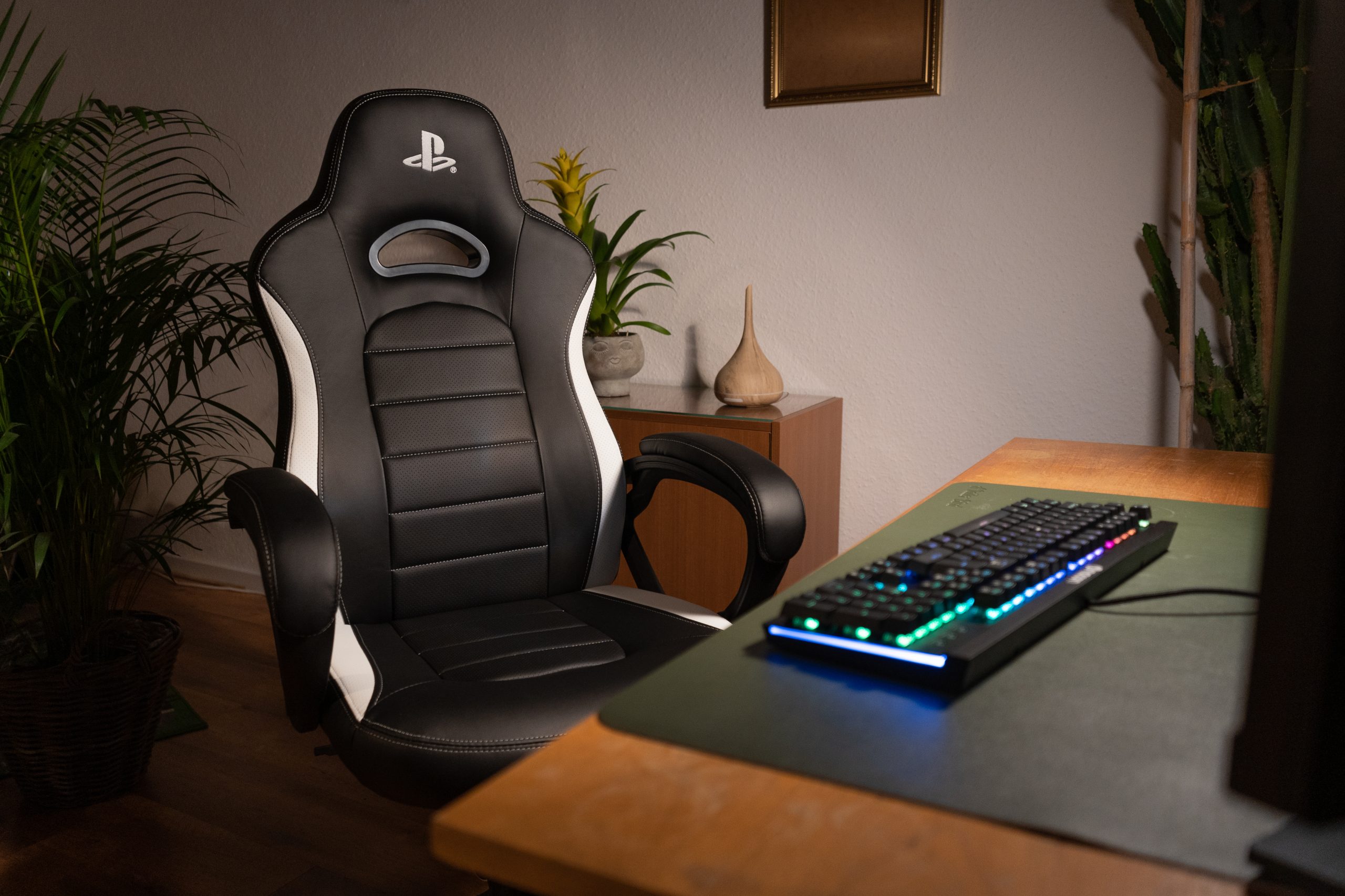 Nacon PS4 Gaming Chair CH-350ESS Officially Licensed