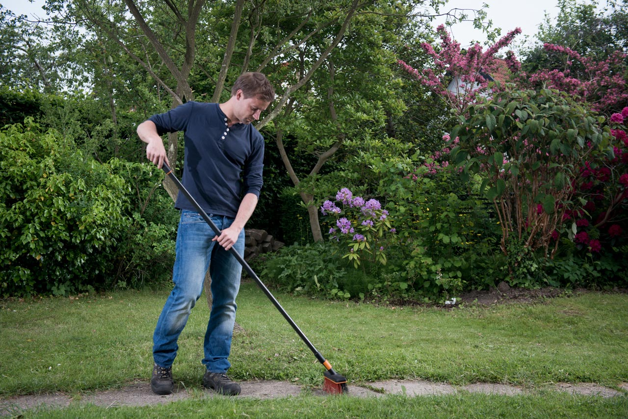 Fiskars - QuikFit Yard Broom