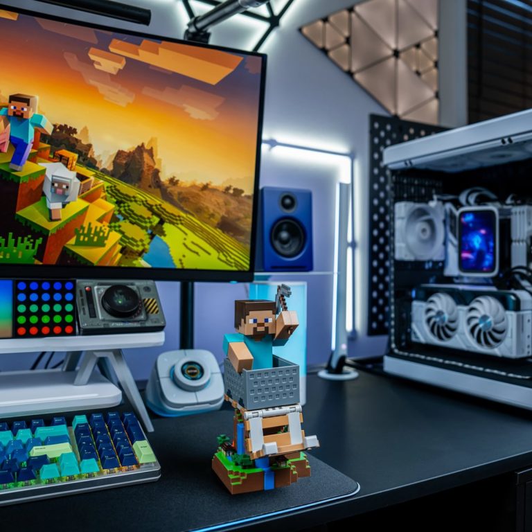 Cable Guys – Minecraft Steve R.E.S.T