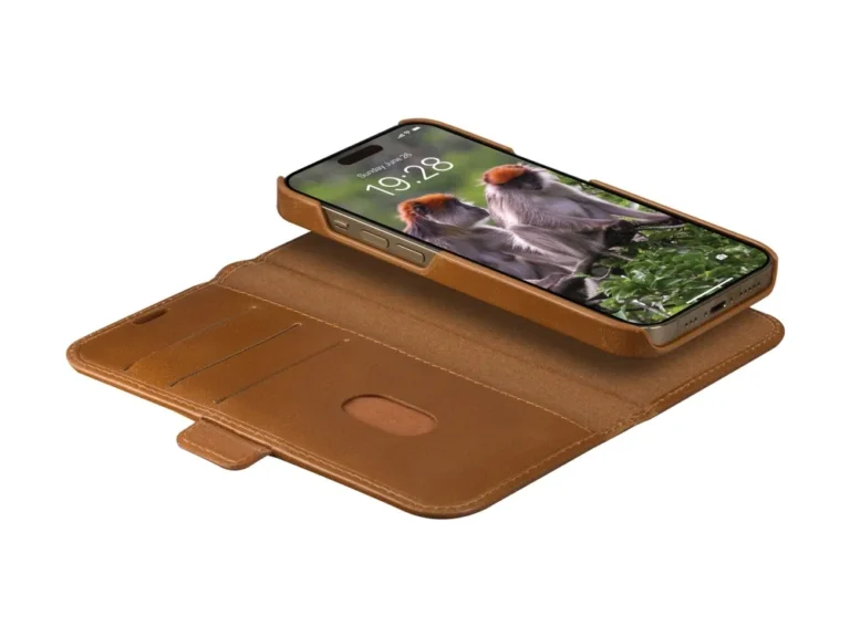 dbramante1928 – Lynge Flip Case – iPhone 15 Pro Max – Tan