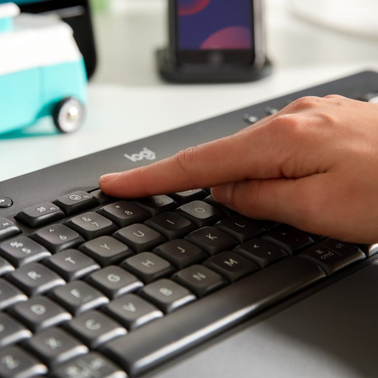 Logitech – Signature K650 Keyboard ( Nordic ) – Graphite
