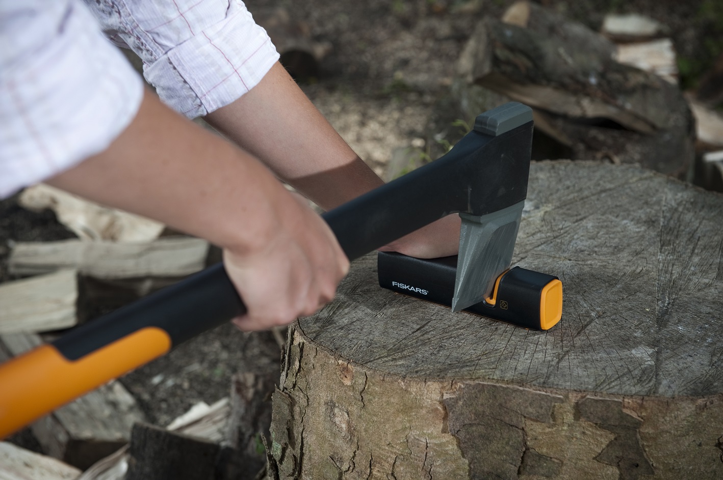 Fiskars - XSharp Axe & Knife Sharpener