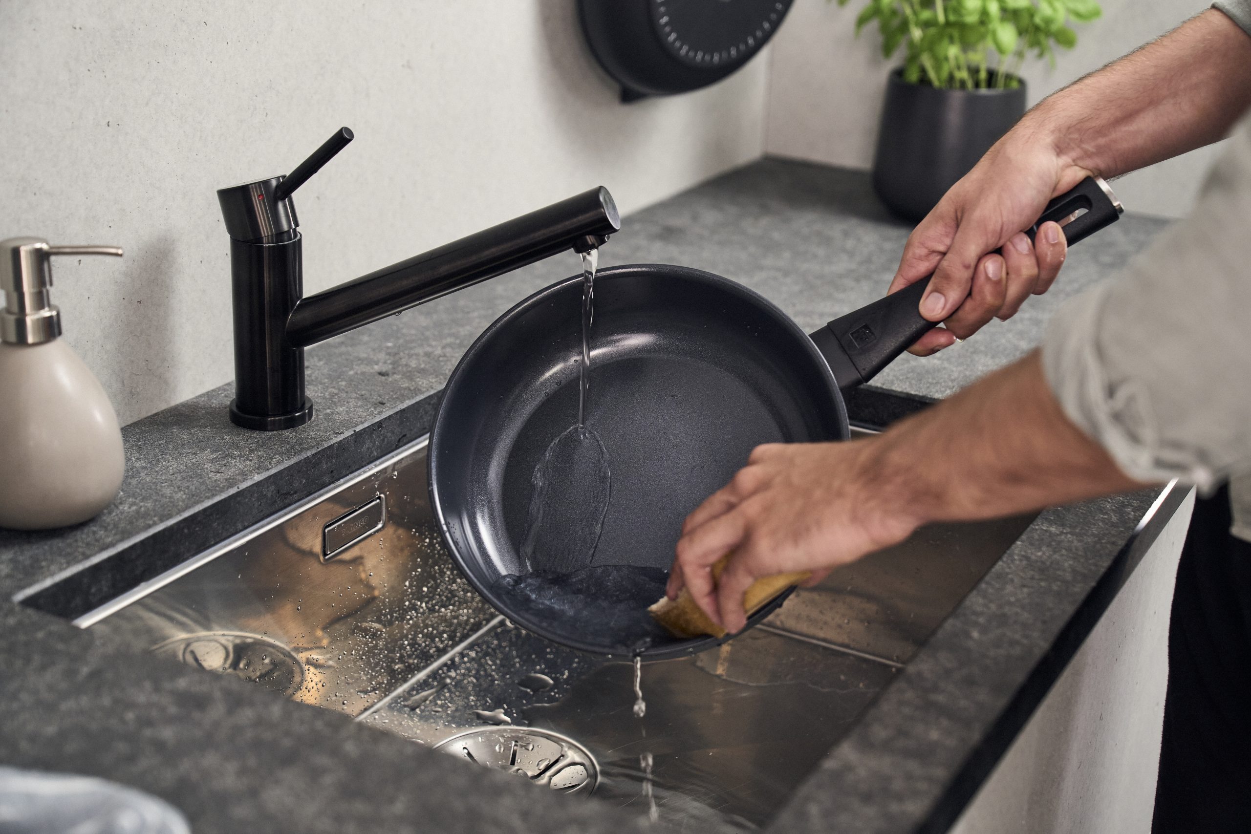 Zwilling - Madura Plus Ceramic Fry Pan - Sort - 28 cm