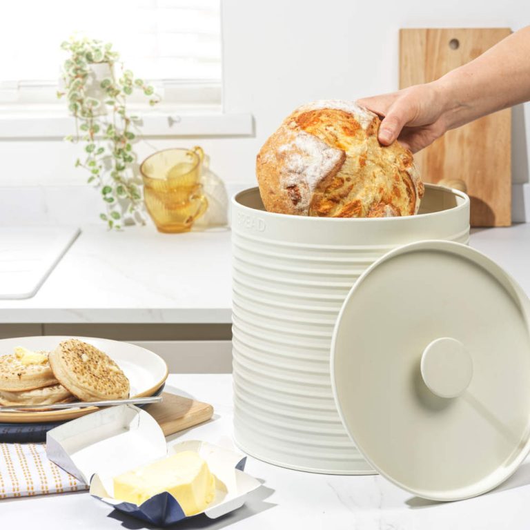 Russell Hobbs RH03269CEU7 Ribbed Bread Bin – Cream