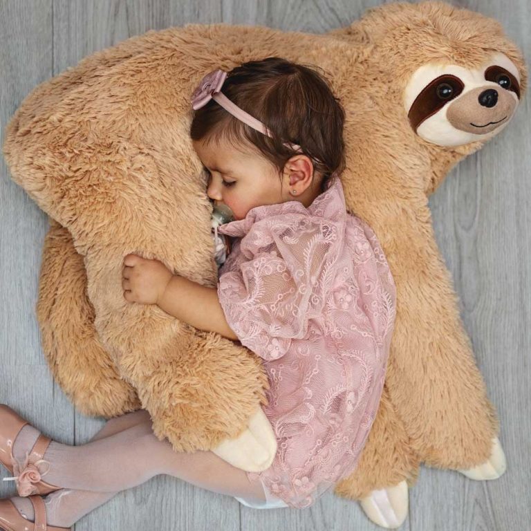 Mikamax – Lifesize Sloth Pillow 90 cm